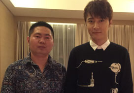 广州新宝GG与明星合影